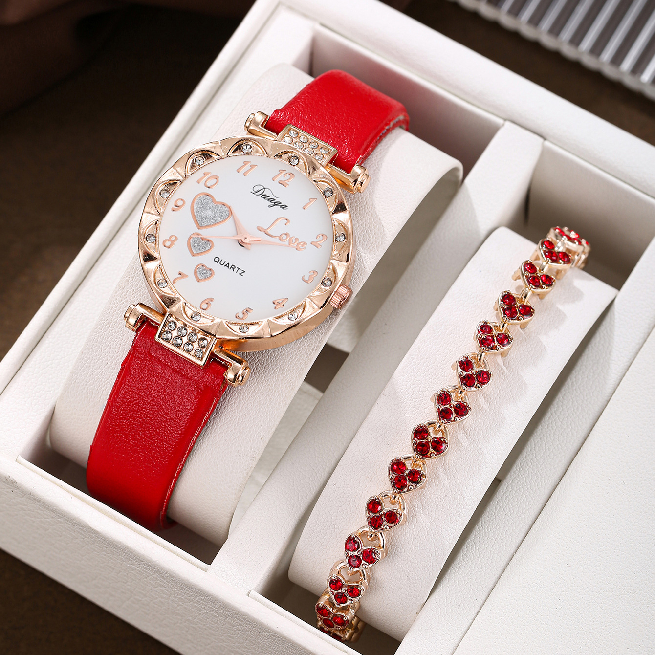 6:A set of red single heart-shaped bracelets