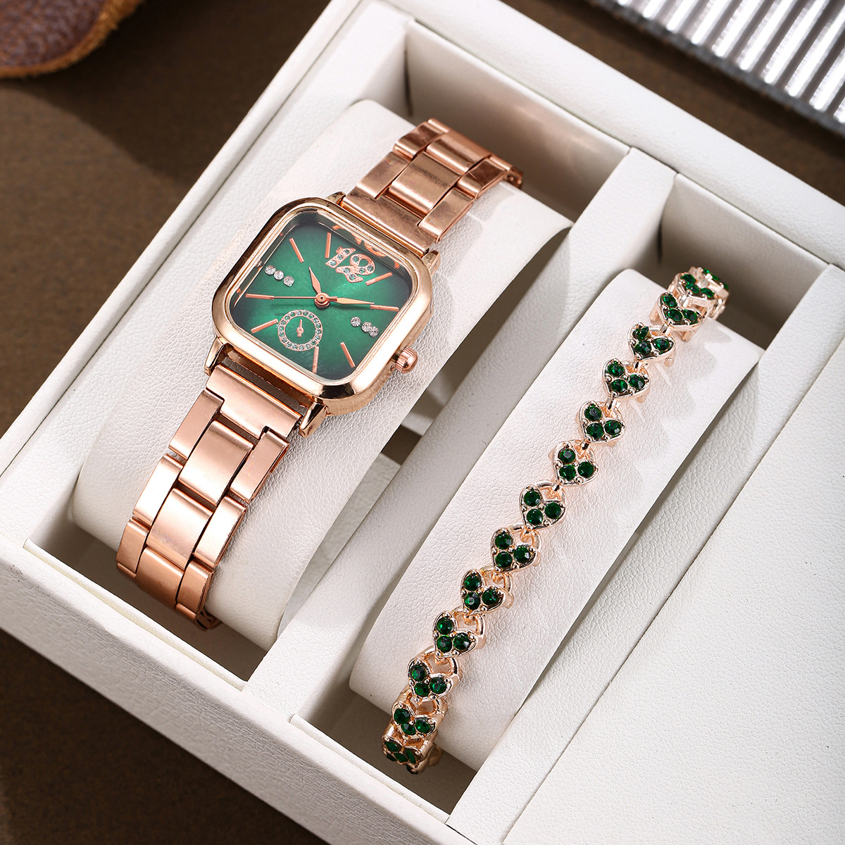 2:A single heart-shaped bracelet set