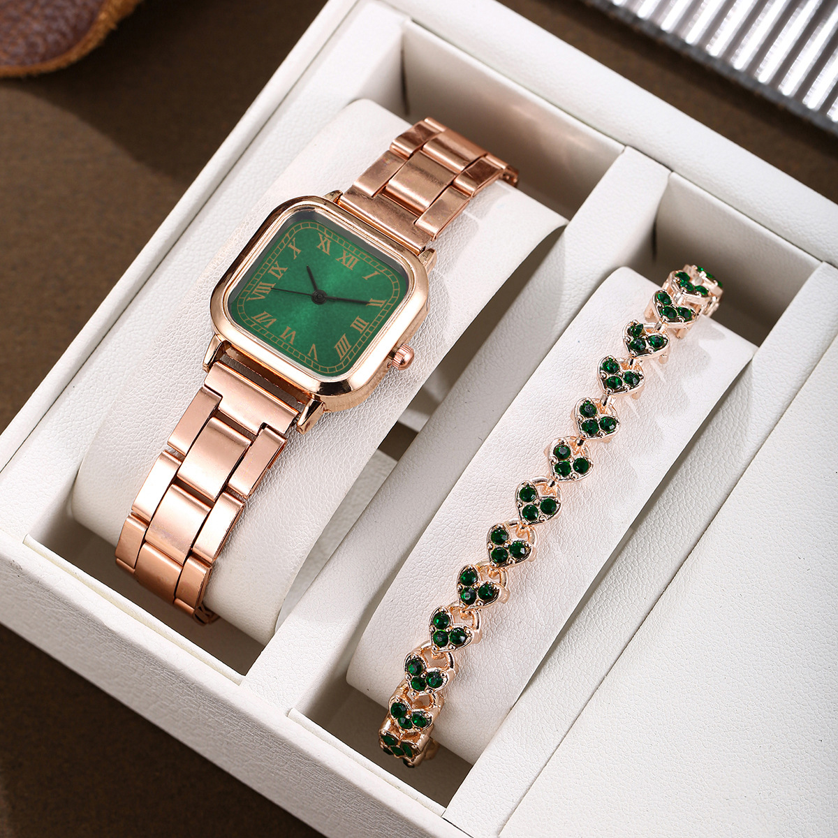 2:A single heart-shaped bracelet set