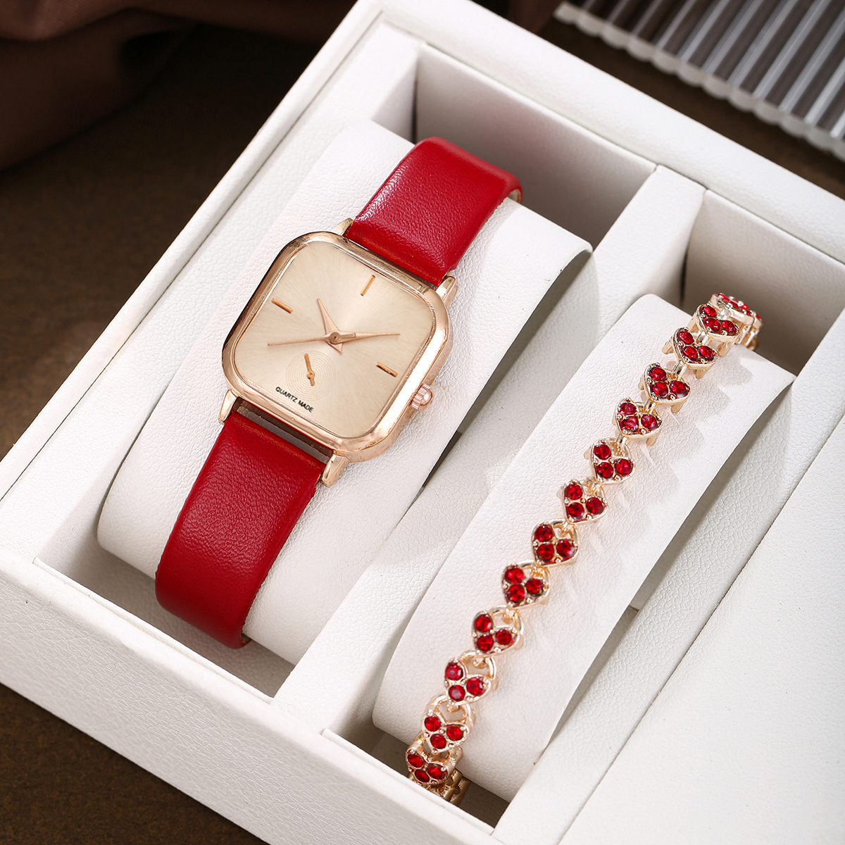 6:Red heart-shaped bracelet set