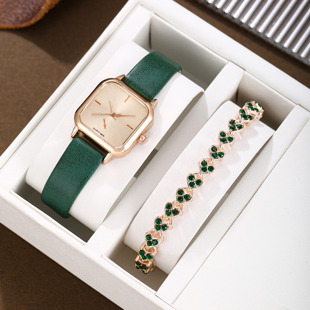 8:Green Heart Bracelet set