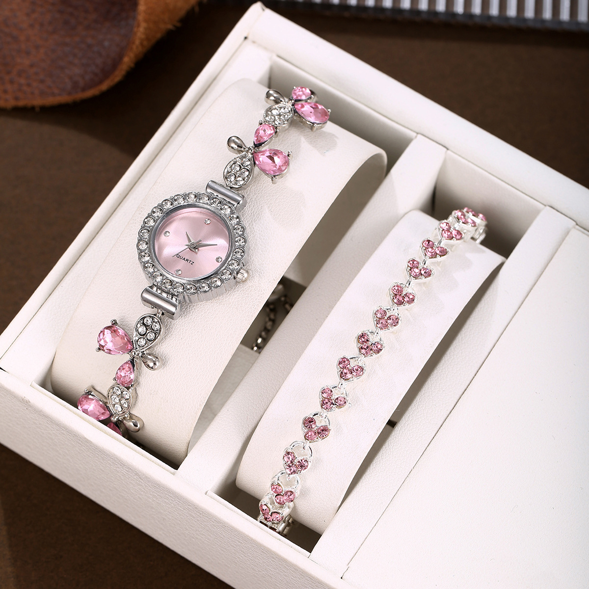 4:Pink heart-shaped bracelet set