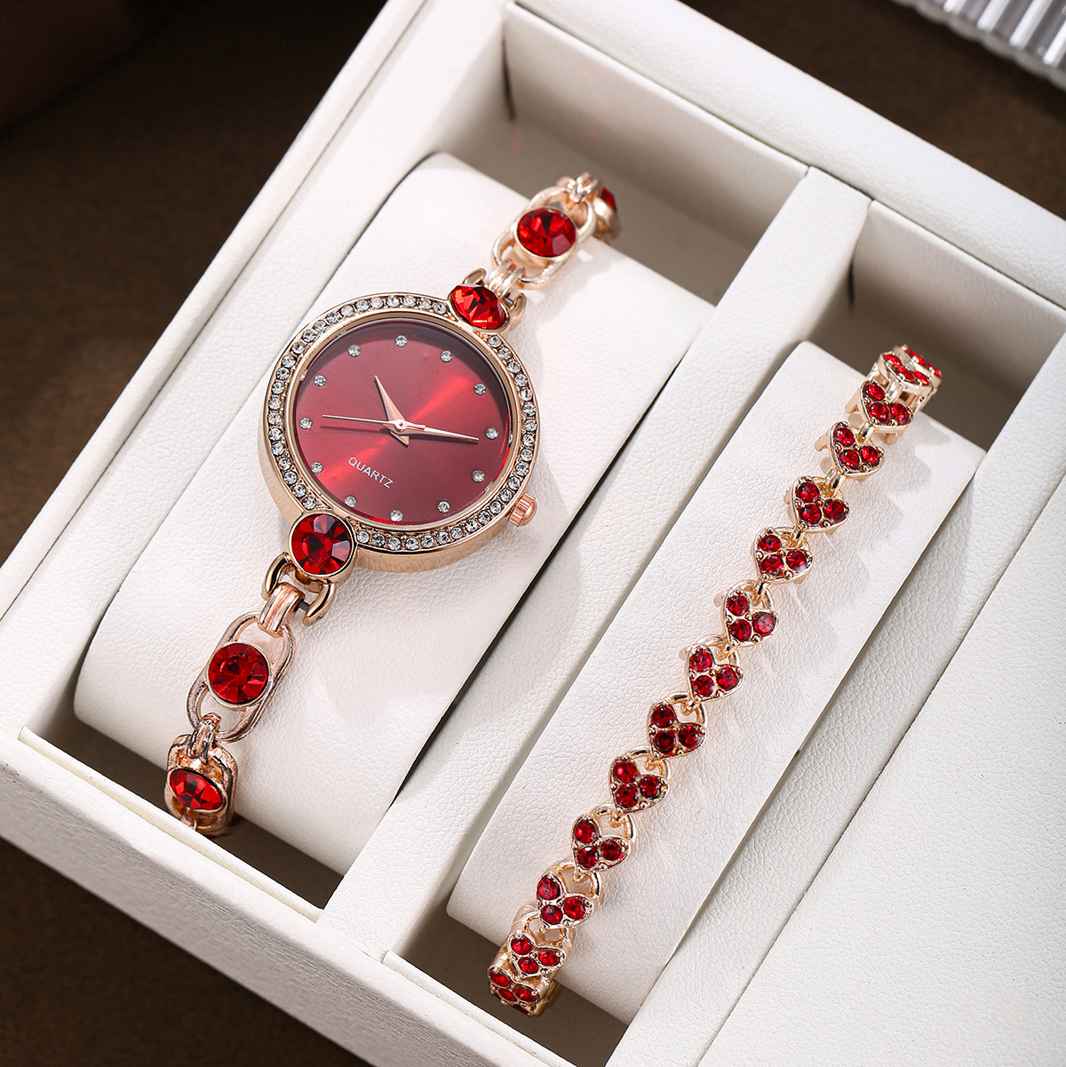 2:Red heart-shaped bracelet set