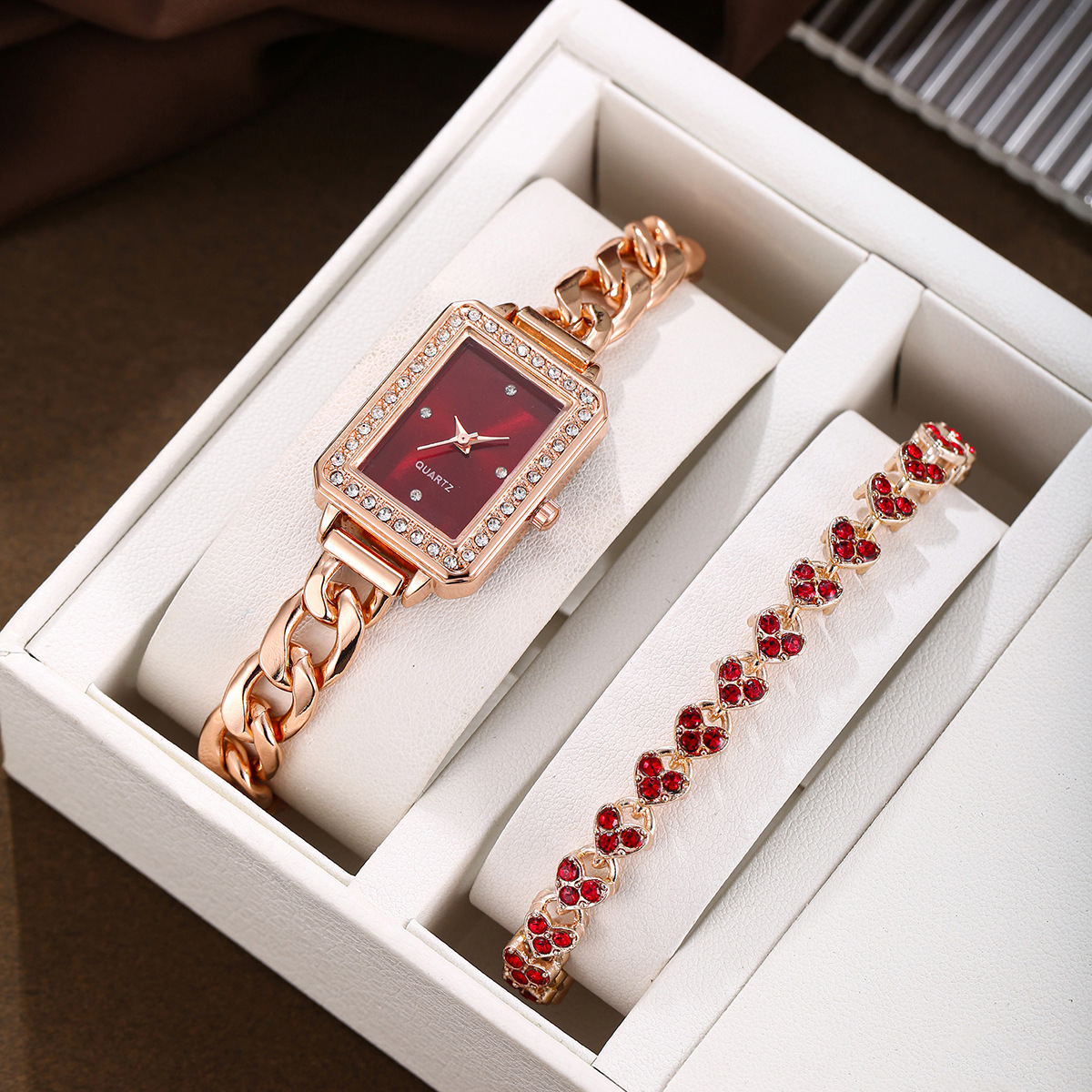 7:Red heart-shaped bracelet set