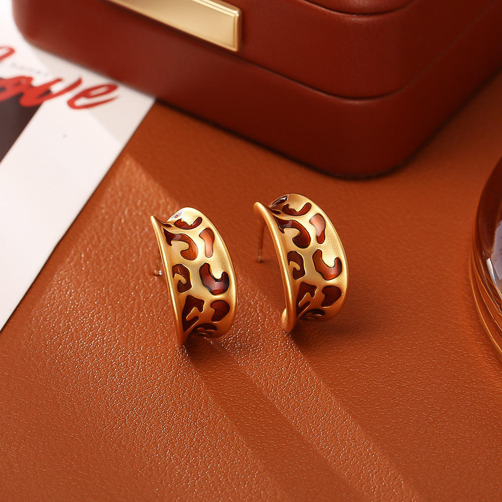Golden C -ring leopard print ear studs