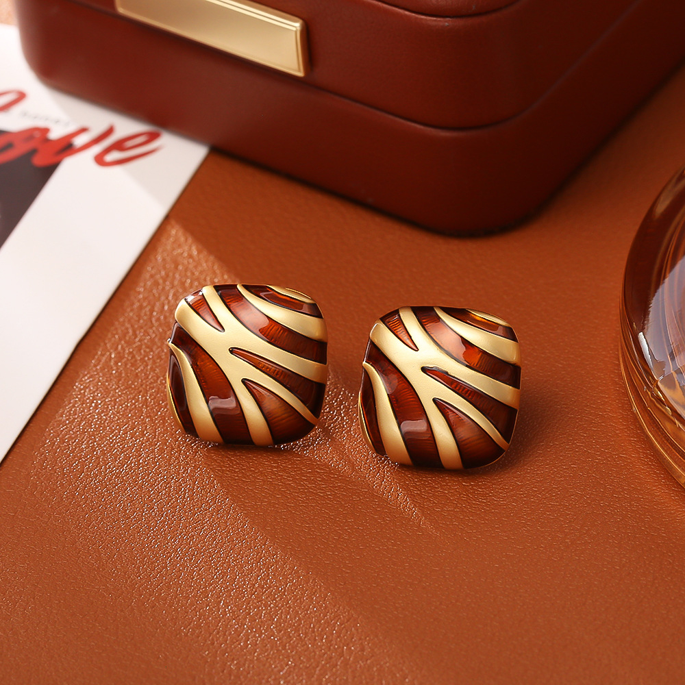 Golden square line stud earrings