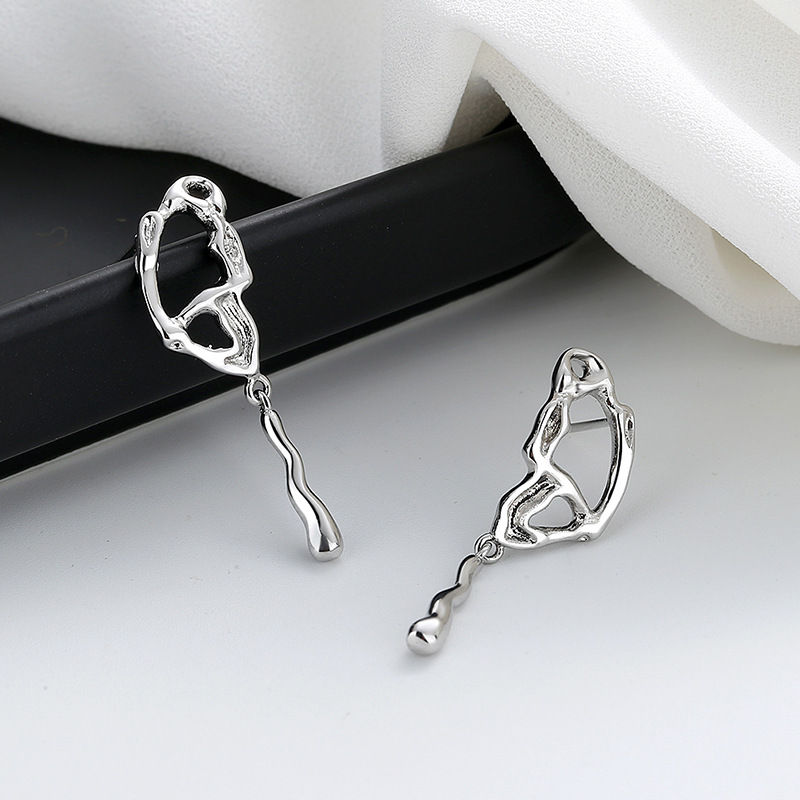 1:Hollow Butterfly Earrings (Silver)