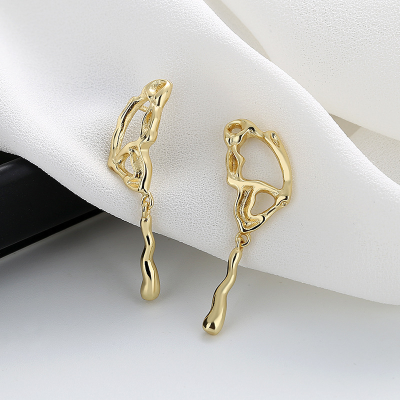 2:Hollow Butterfly Earrings (Gold)