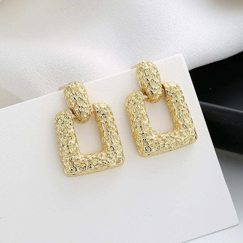 6:Irregular texture earrings (gold)