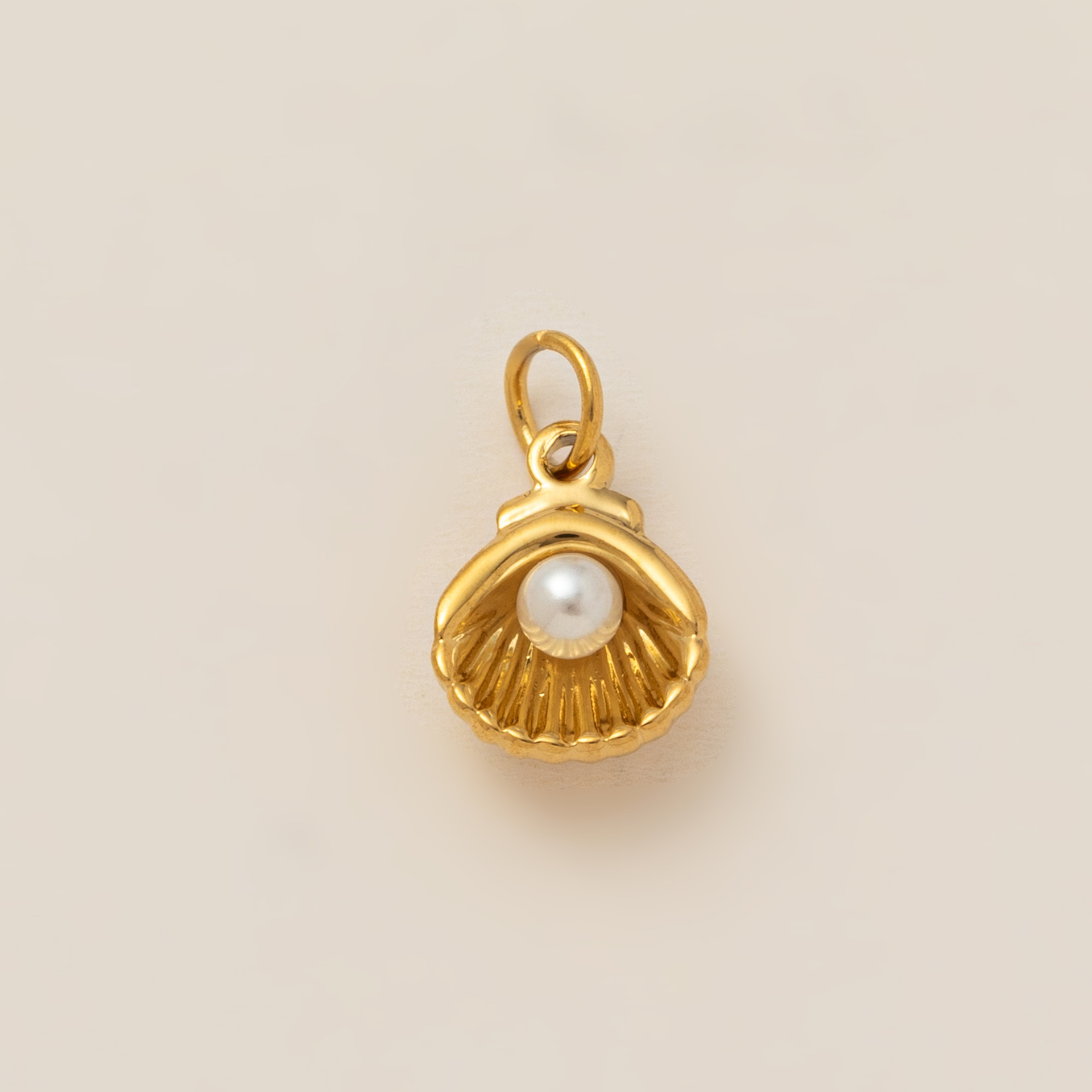 3:Pearl shell pendant