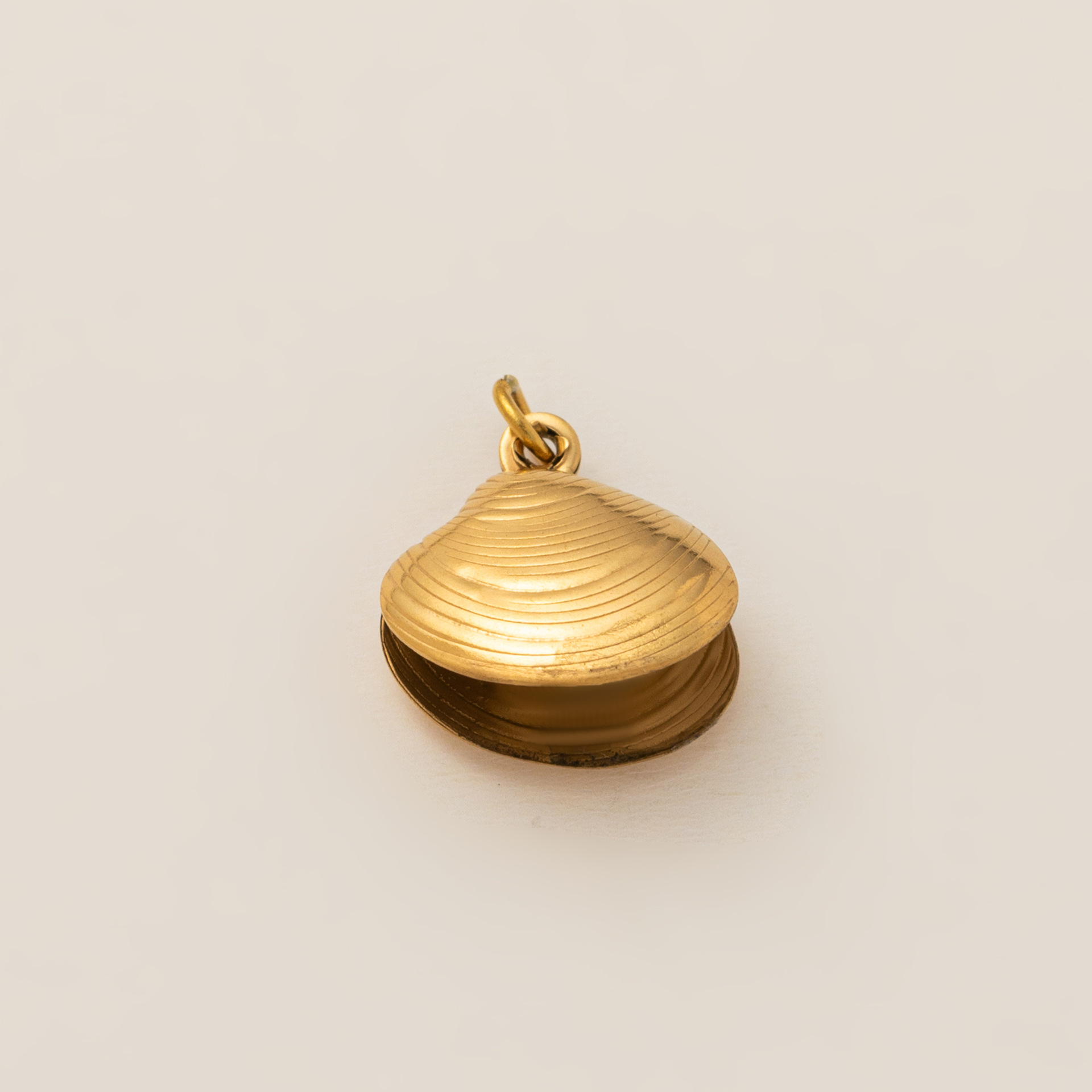8:No. 2 shell pearl pendant