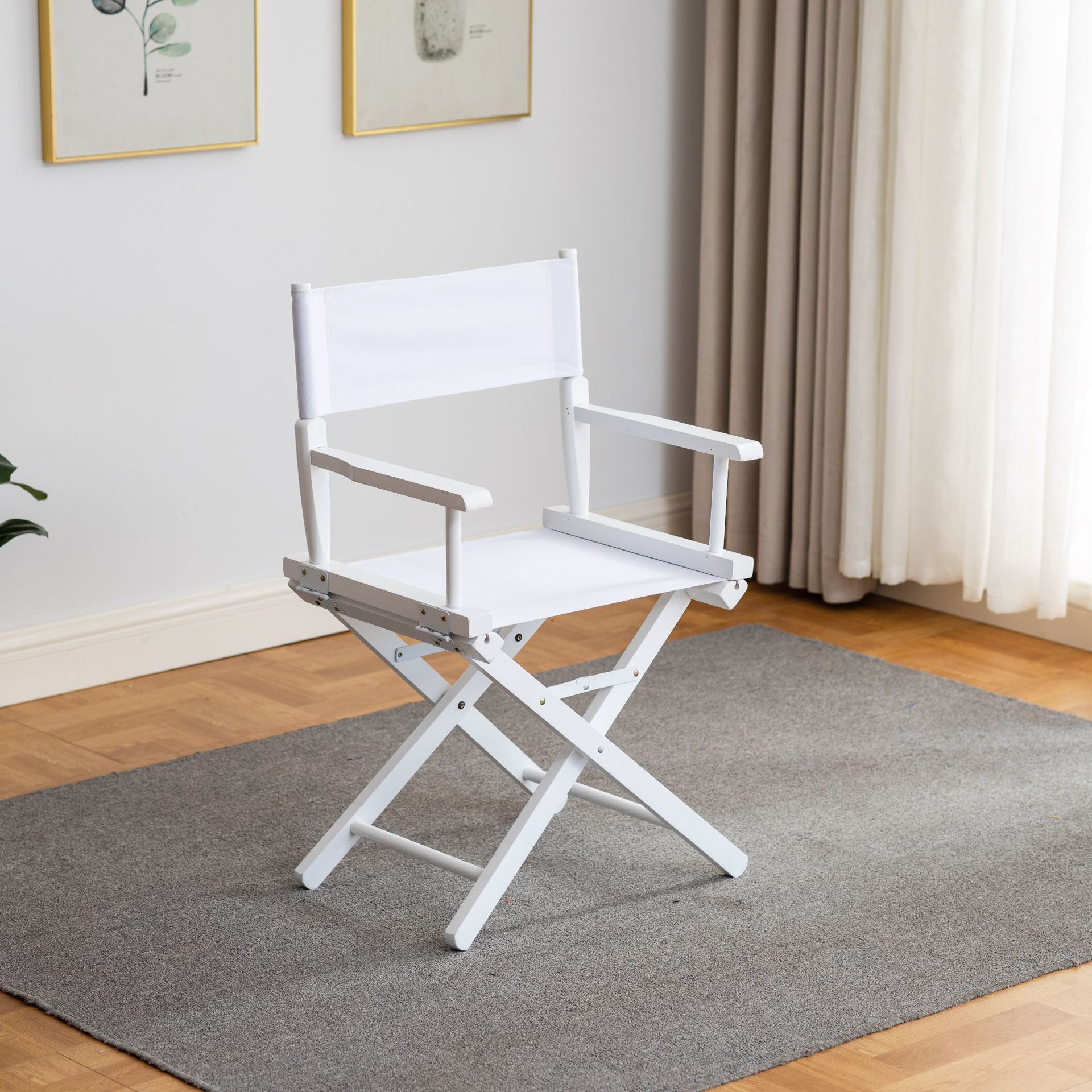 Short-legged white cloth