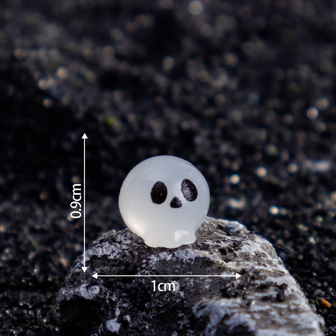 2:Glossy-white skeleton ghost