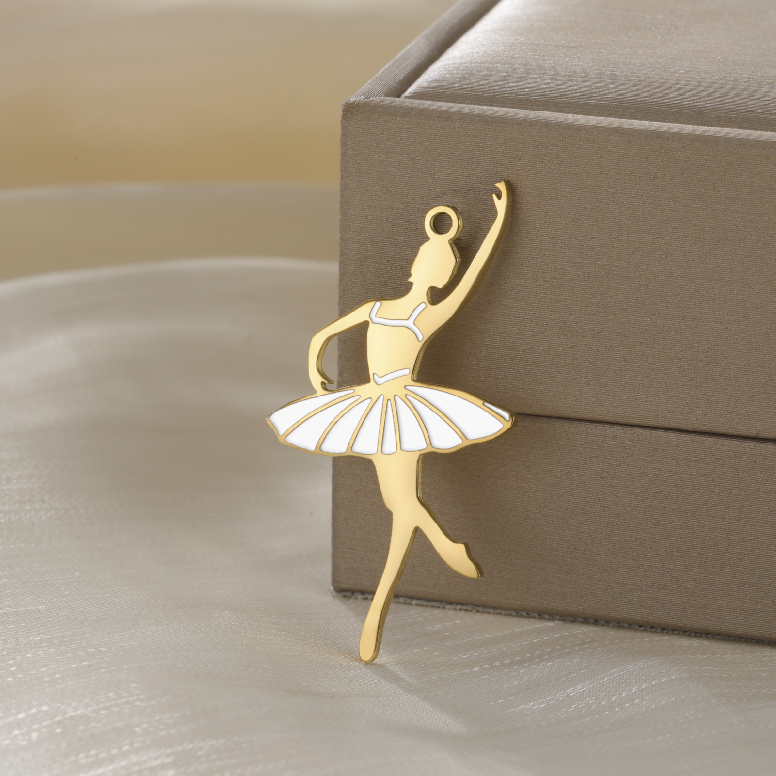 2:Golden-ballerina 1