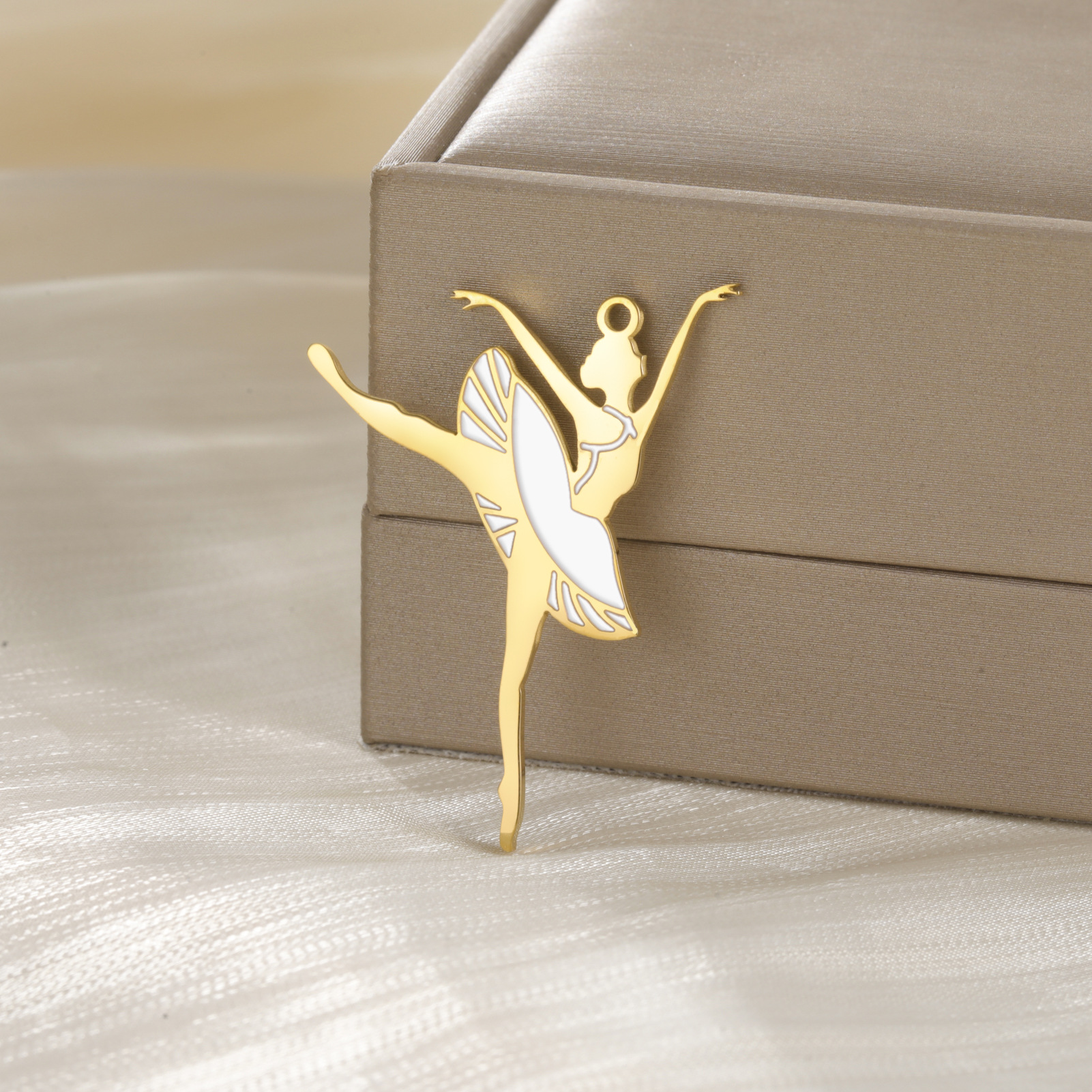 8:Golden-ballerina 4