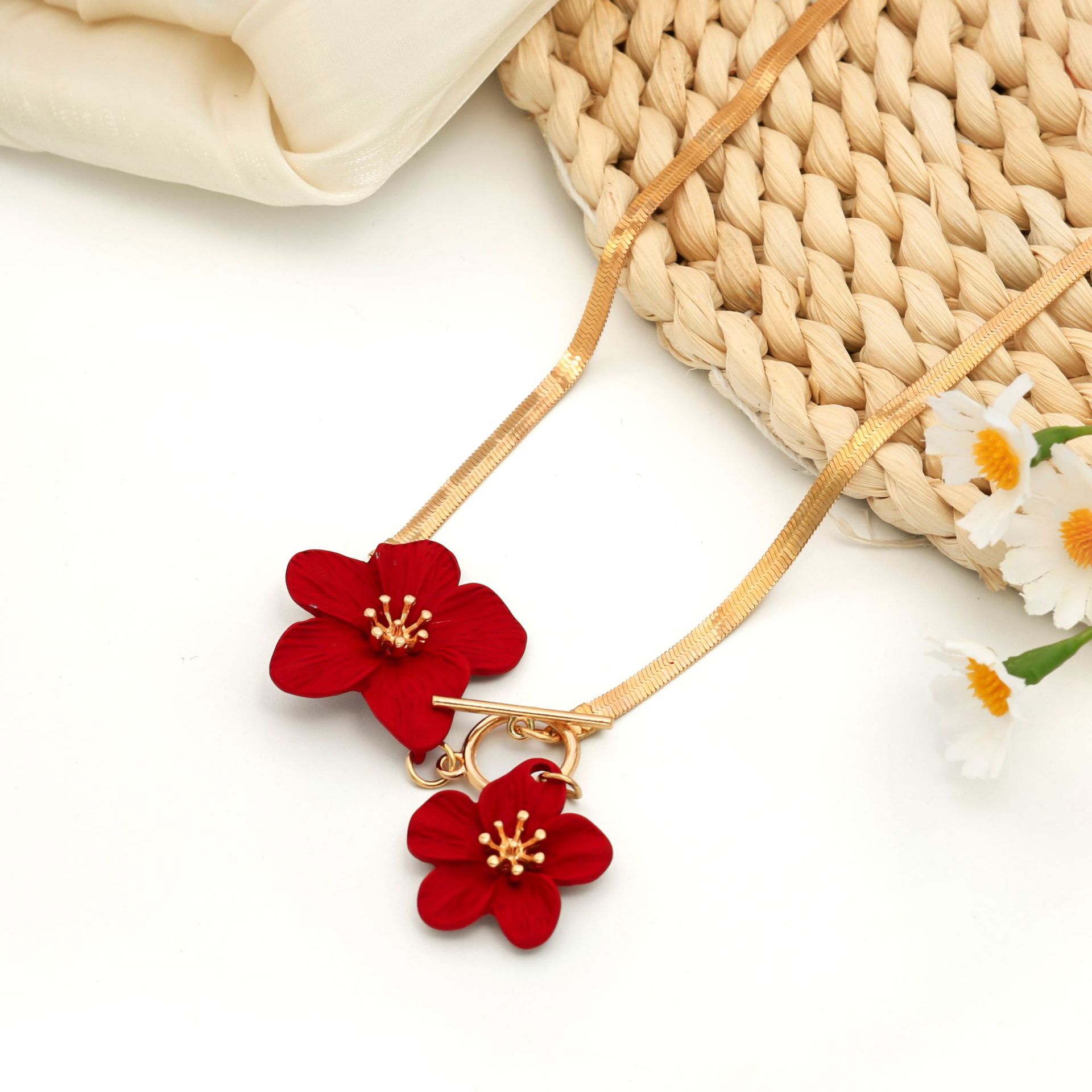 2:Red flower necklace