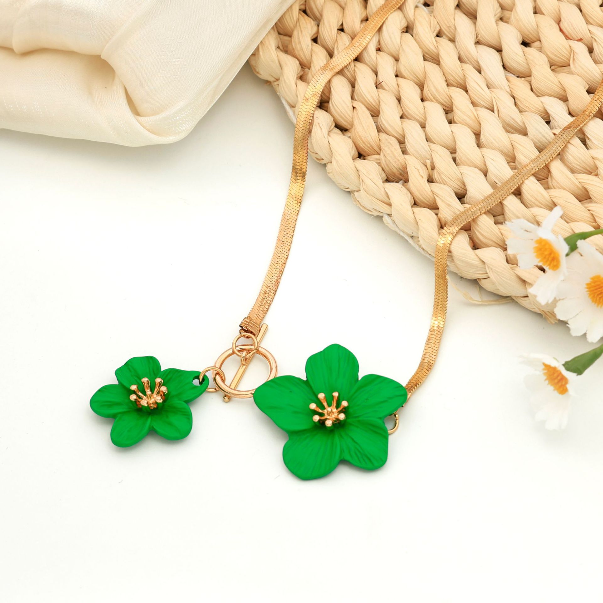 4:Green flower necklace