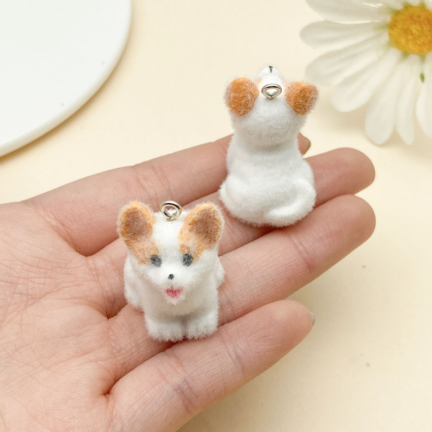 5:22932-1 white resin flocked animal puppy corgi 30x19mm-6.35g