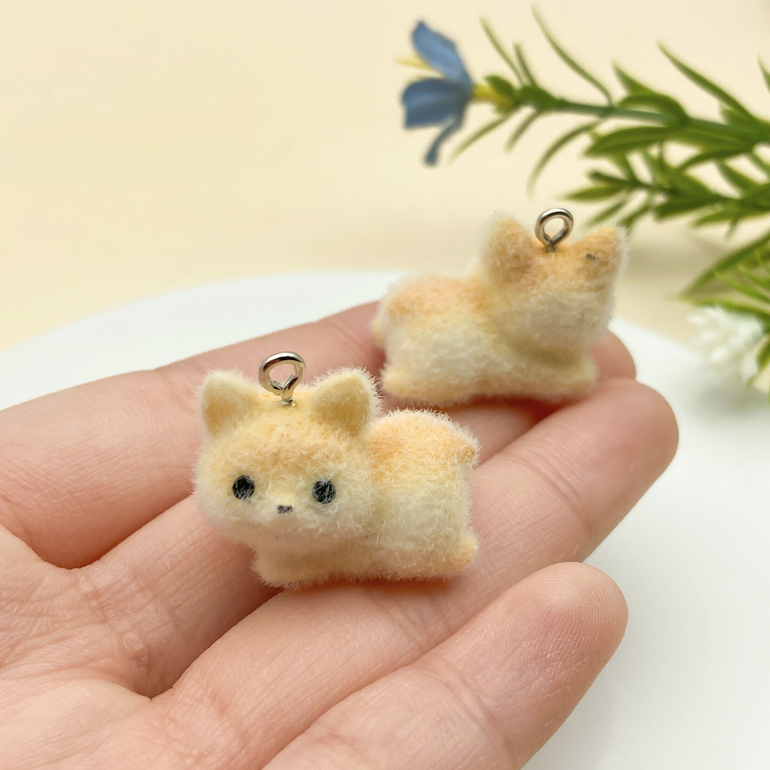 11:23137-1 light brown yellow resin flocked animal lying puppy 24x20mm-3.5g