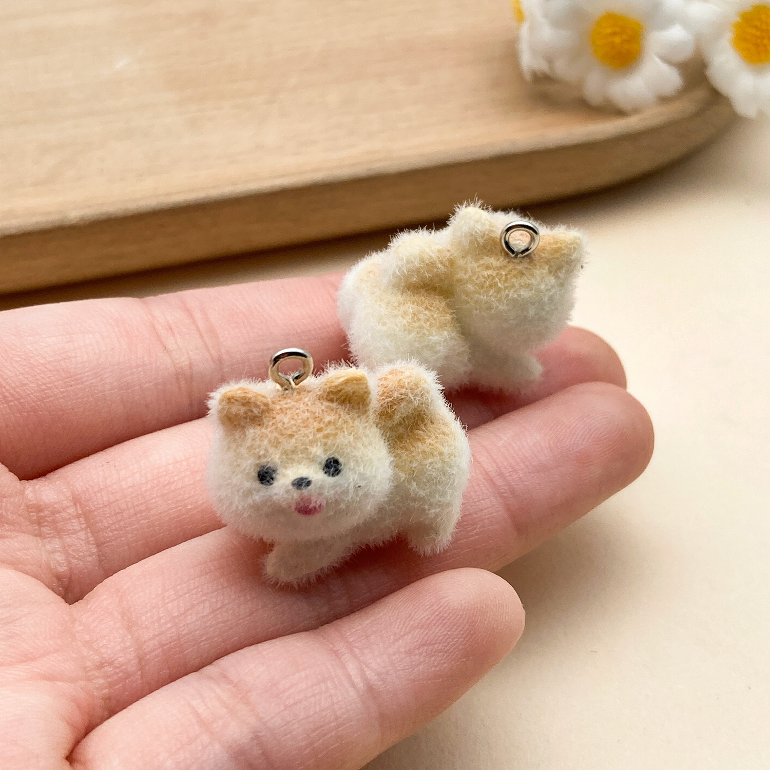 14:23140-1 white brown yellow resin flocking animal running puppy 24x20mm-3.55g