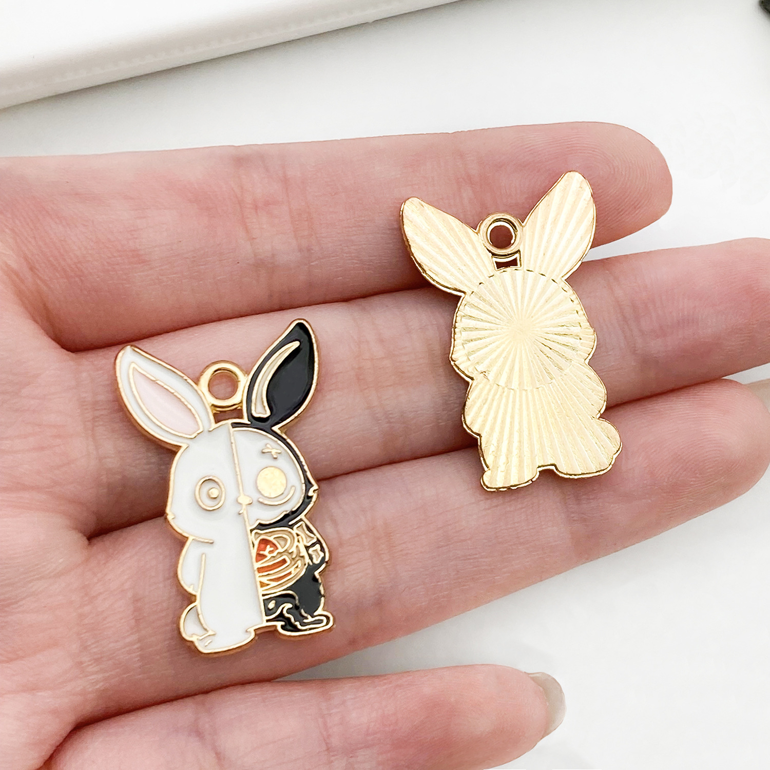 2:19474-1 white zinc alloy oil dripping halloween half skull rabbit 28x18mm-2.1g