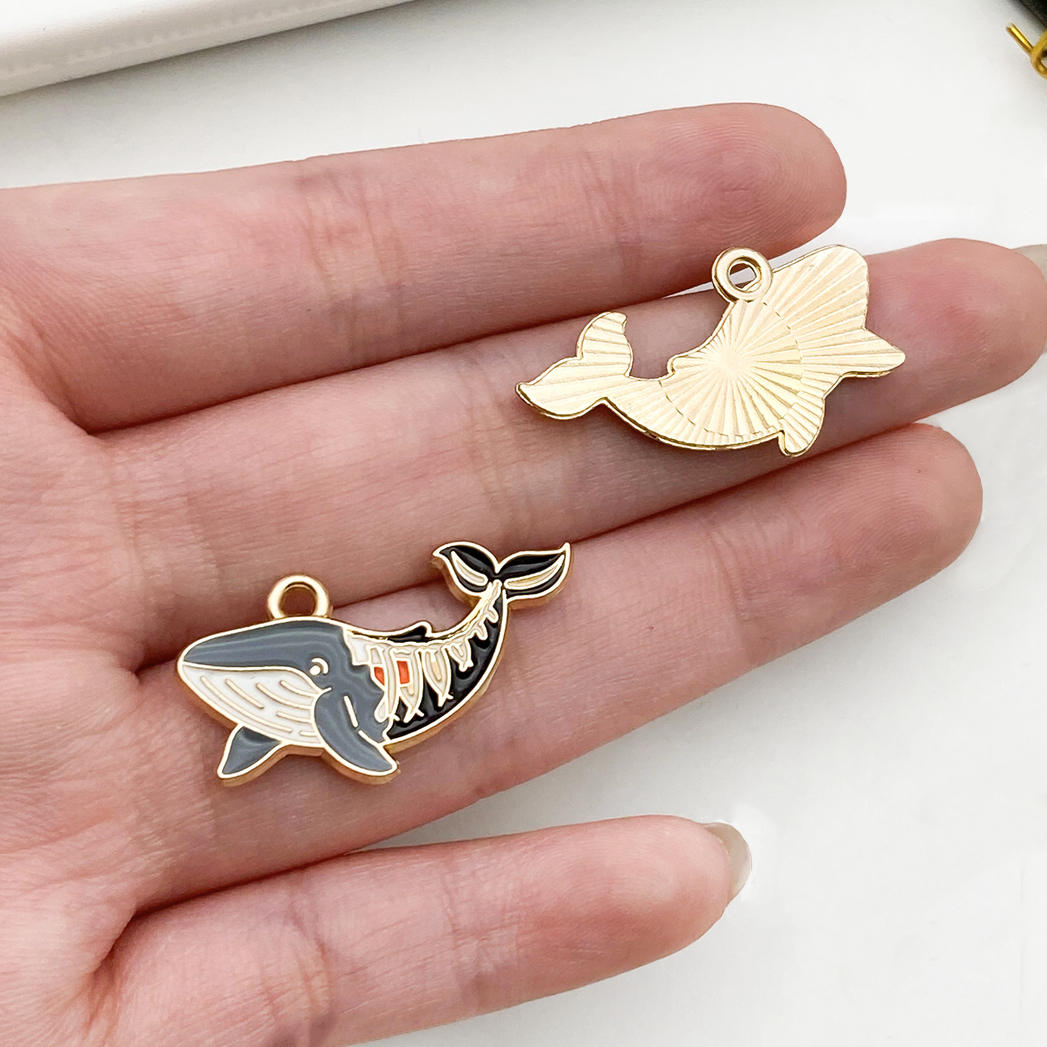 4:19476-1 gray zinc alloy oil drop halloween half skull whale 29x16mm-1.7g