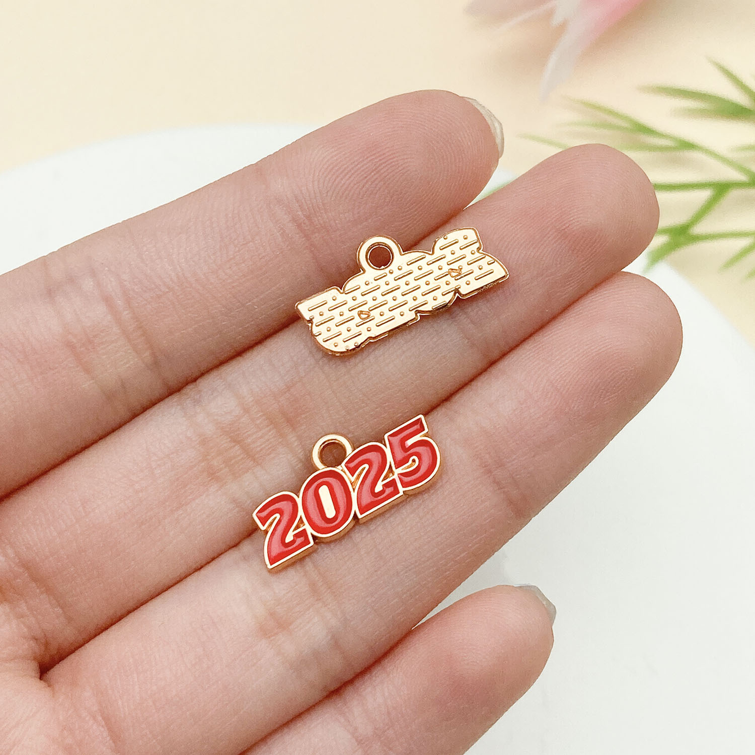 8:23342-1 kc gold red oil dripping zinc alloy 2025 number plate 9x18mm-0.6g