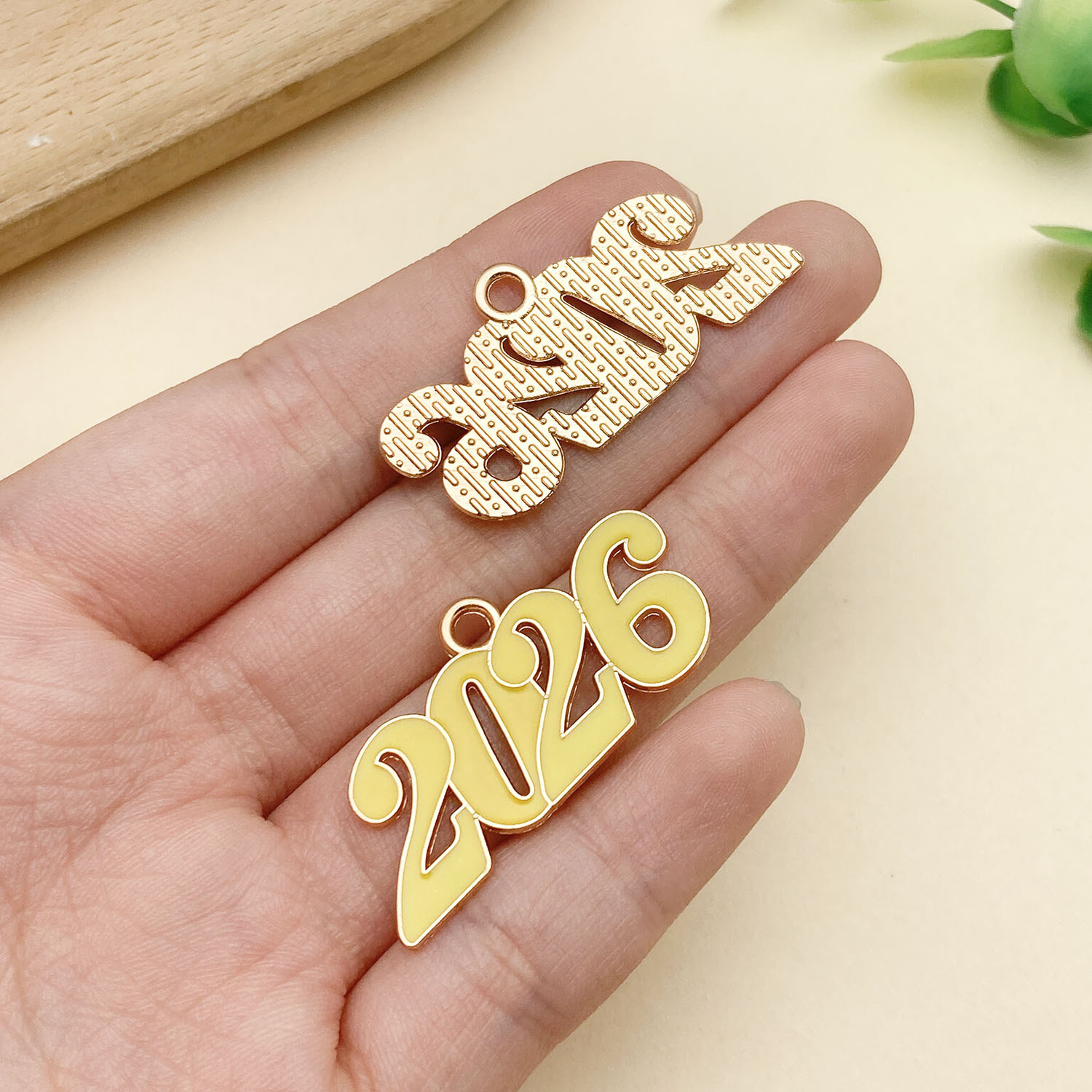 18:23352-1 large kc golden yellow oil dripping zinc alloy 2026 number plate 18x37mm-2.35g