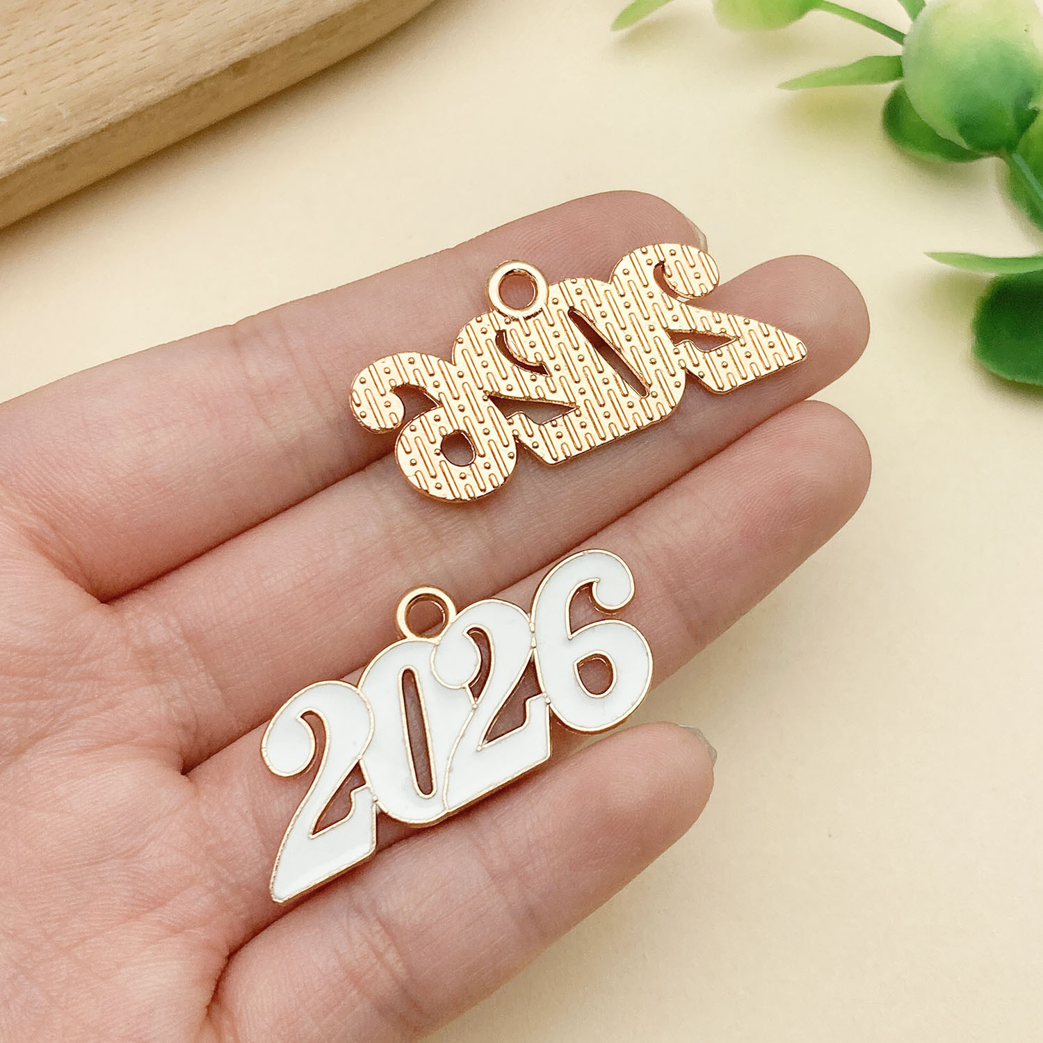 19:23353-1 large kc gold white dripping zinc alloy 2026 number plate 18x37mm-2.35g