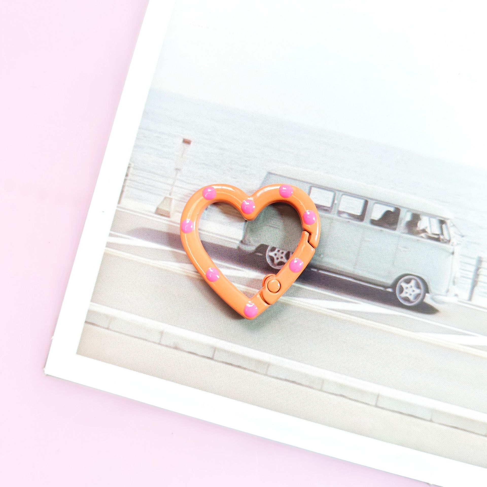 4:Orange oil dripping buckle