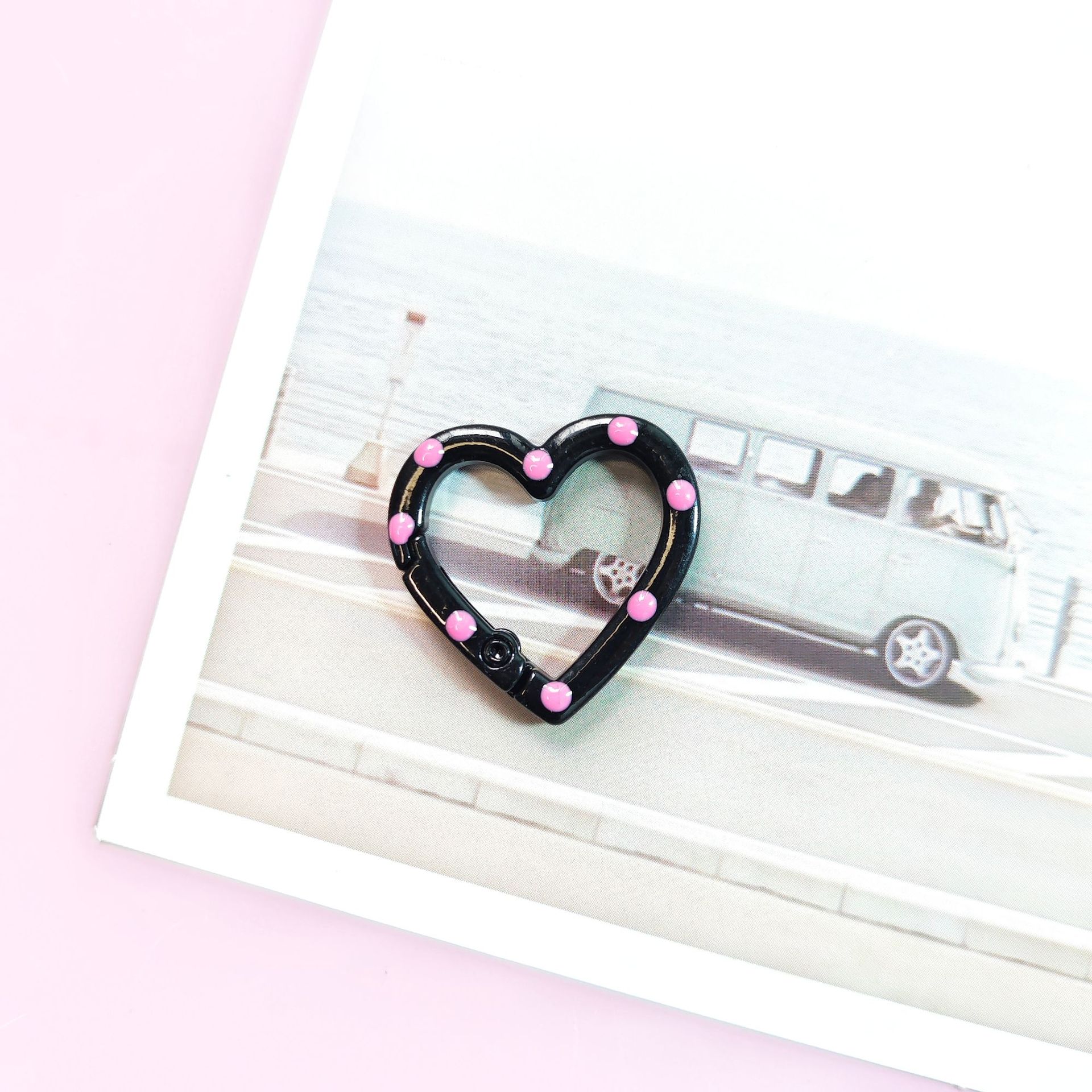 7:Black oil dripping buckle