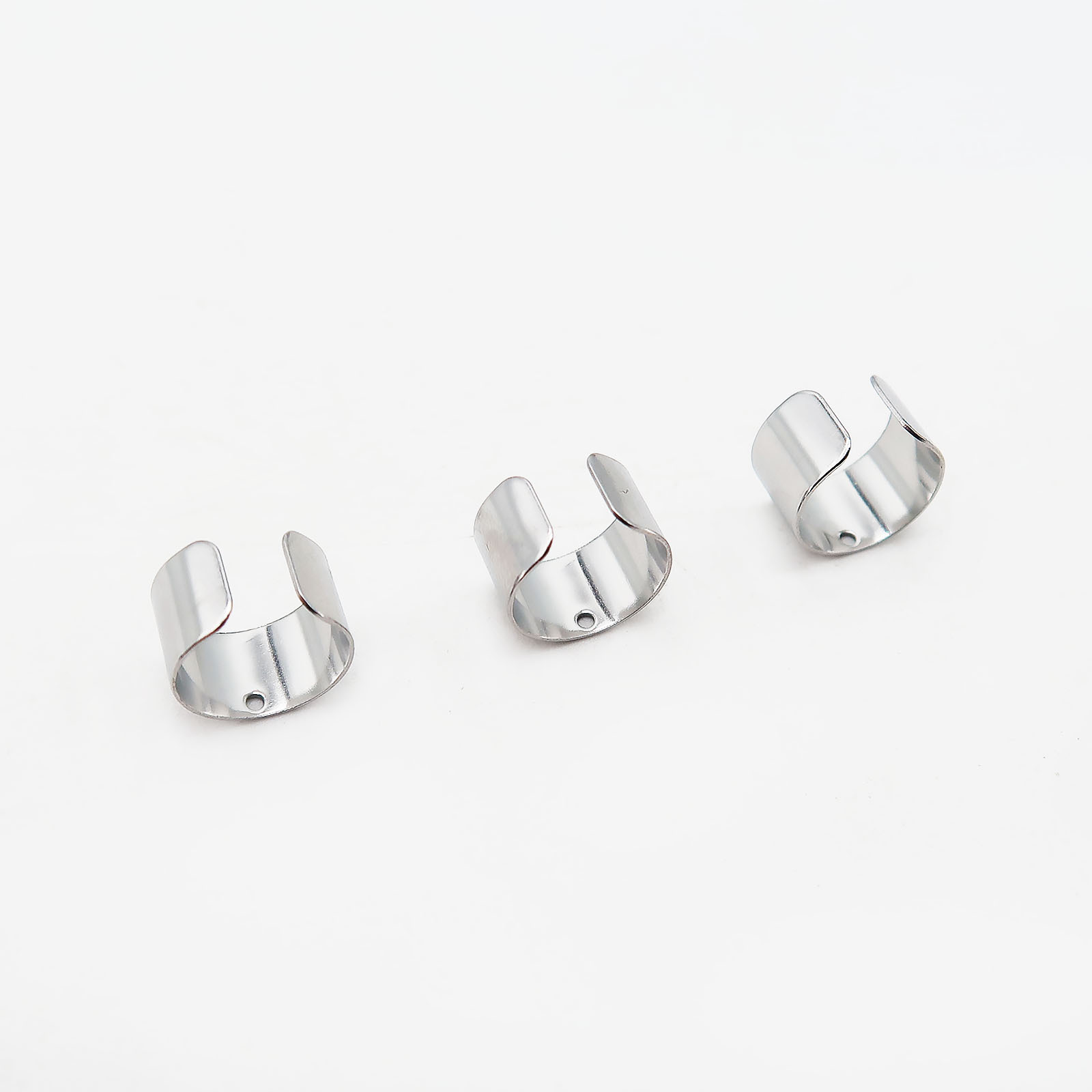 2:U-shaped clip earrings (with holes)