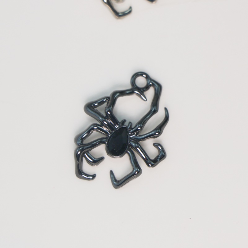 5:The gun is black and black diamond