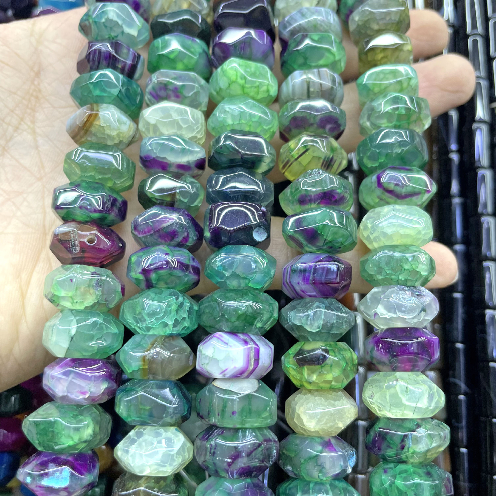 1:Optimize the red and green treasures