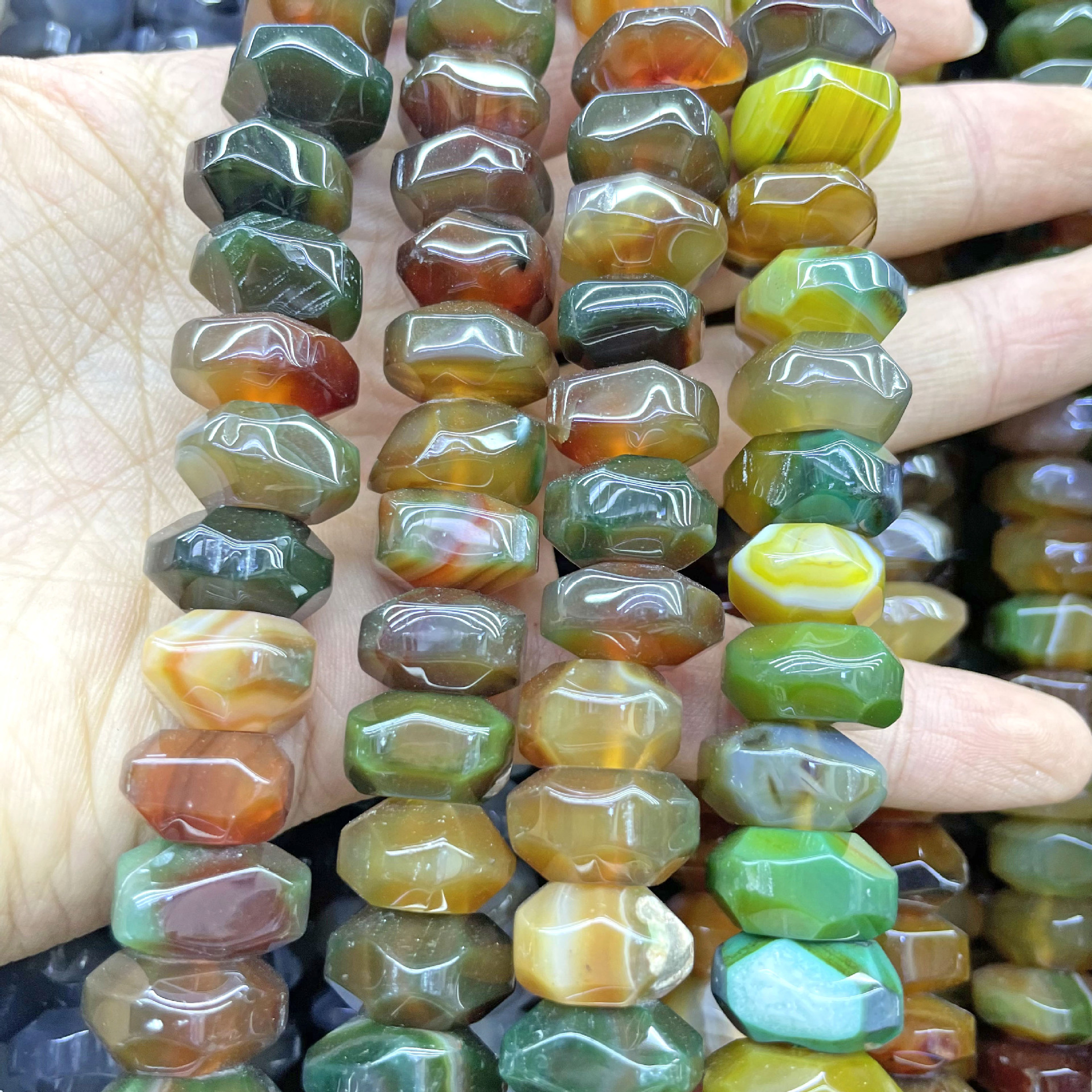 15:Yellow-green agate