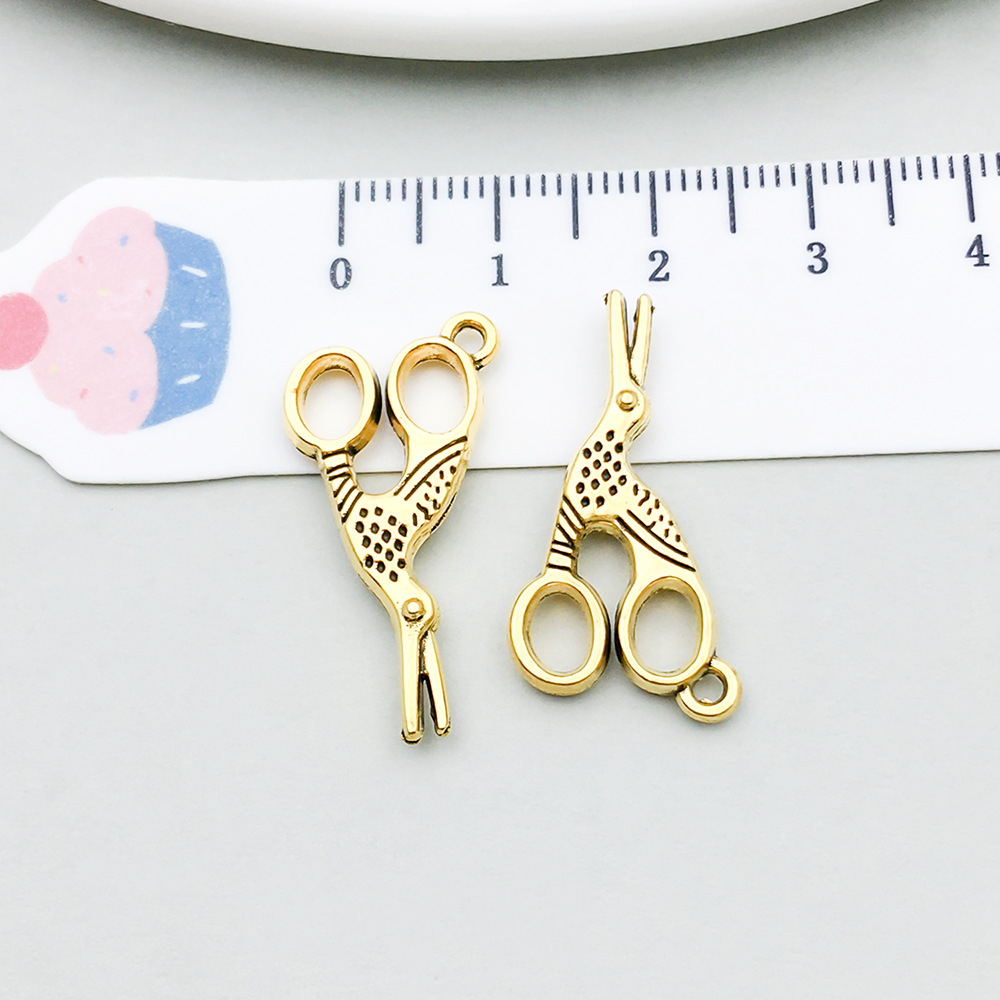 2:1 ancient gold crane scissors 14*26mm