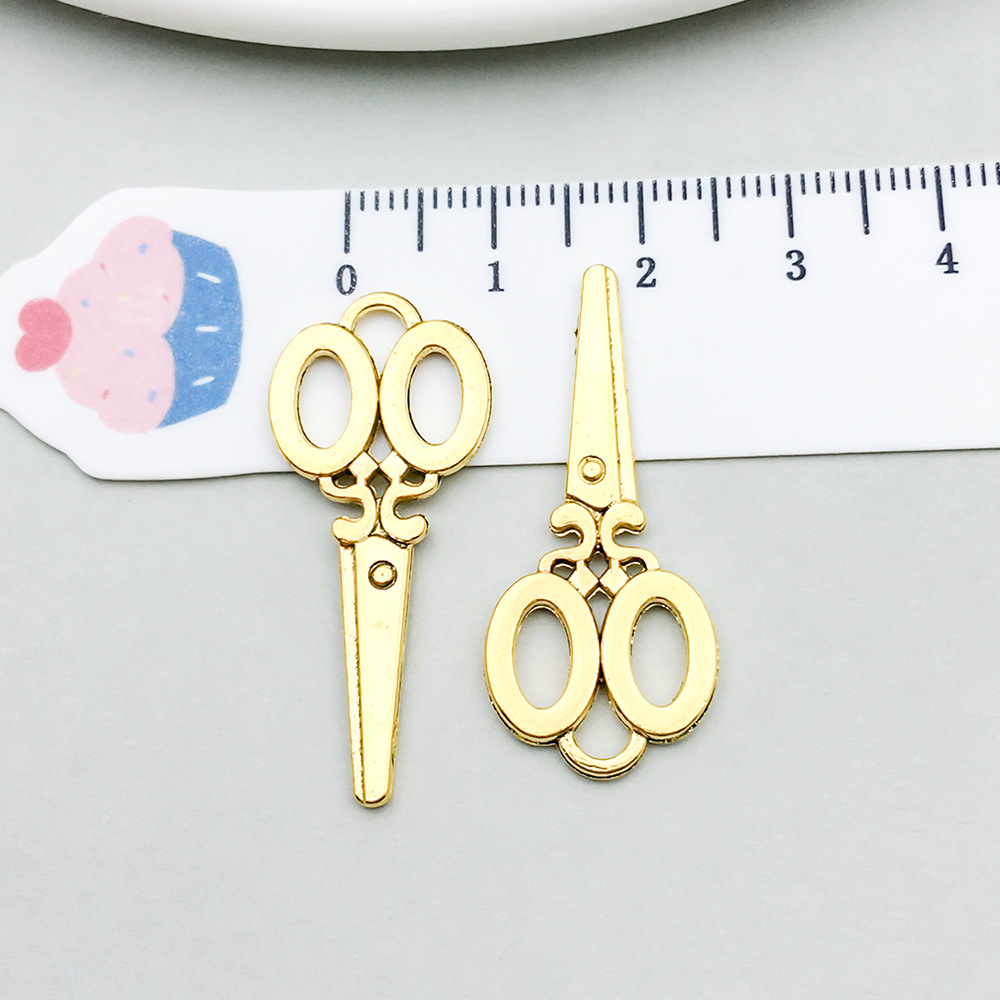 4:1 ancient gold scissors 15*34mm
