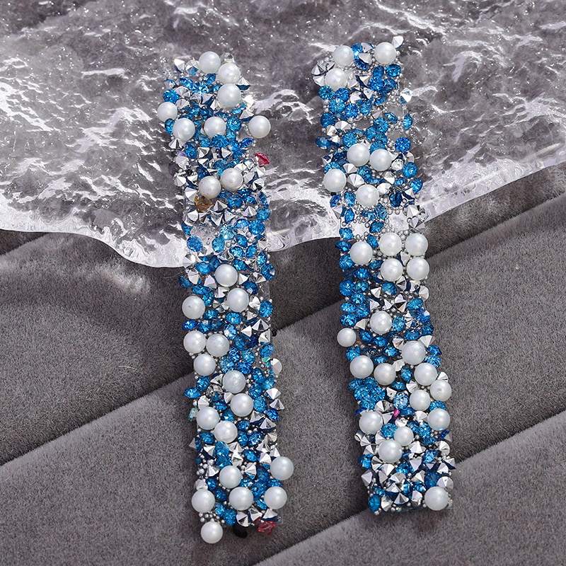 23:23 solid color hole blue diamond [with pearls]]