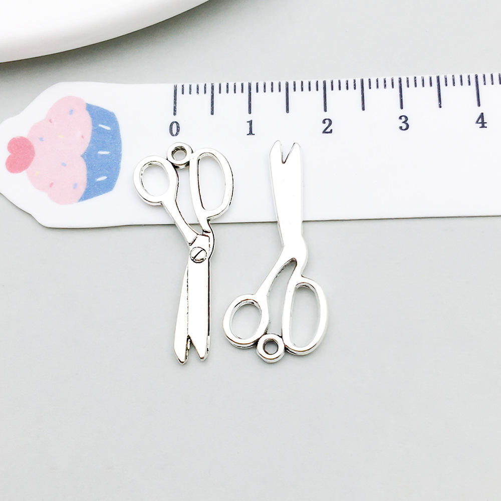 9:silver scissors 14*32mm