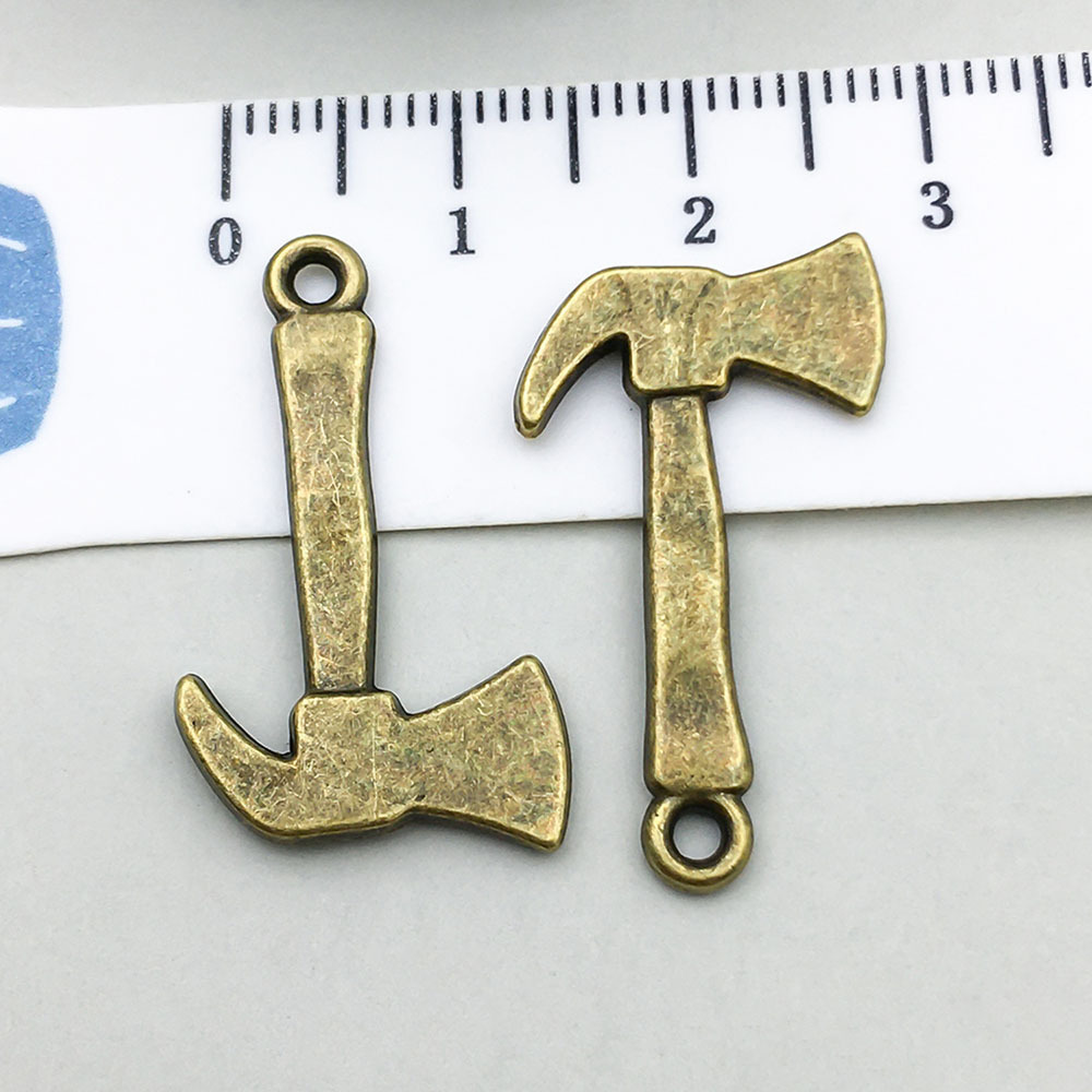 20:1 ancient green ax 26*15mm