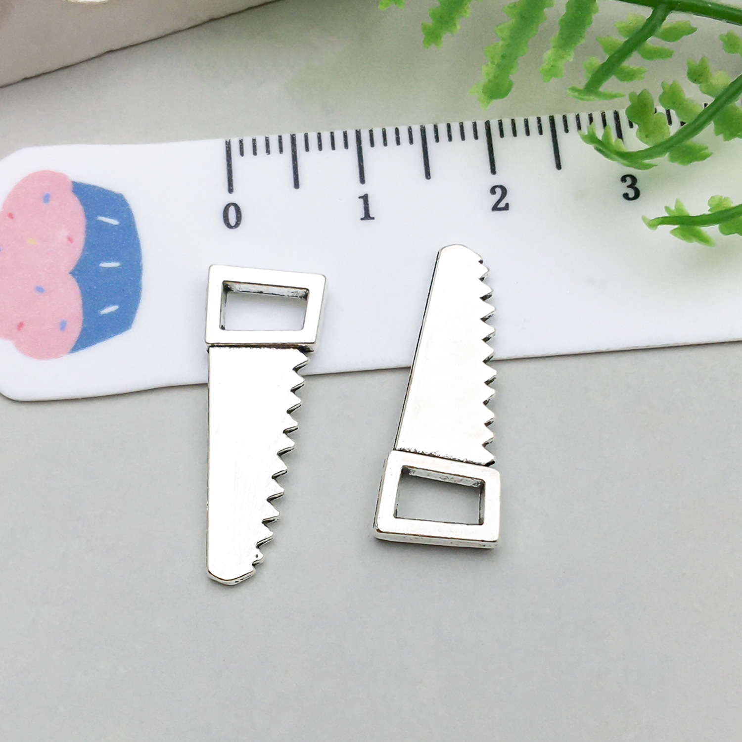 7:1 ancient silver tool saw 9*23mm-1.2g-8524