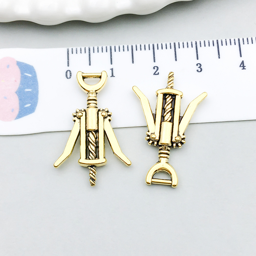 3:1 ancient gold screwdriver 17*26mm-1.8g-20748