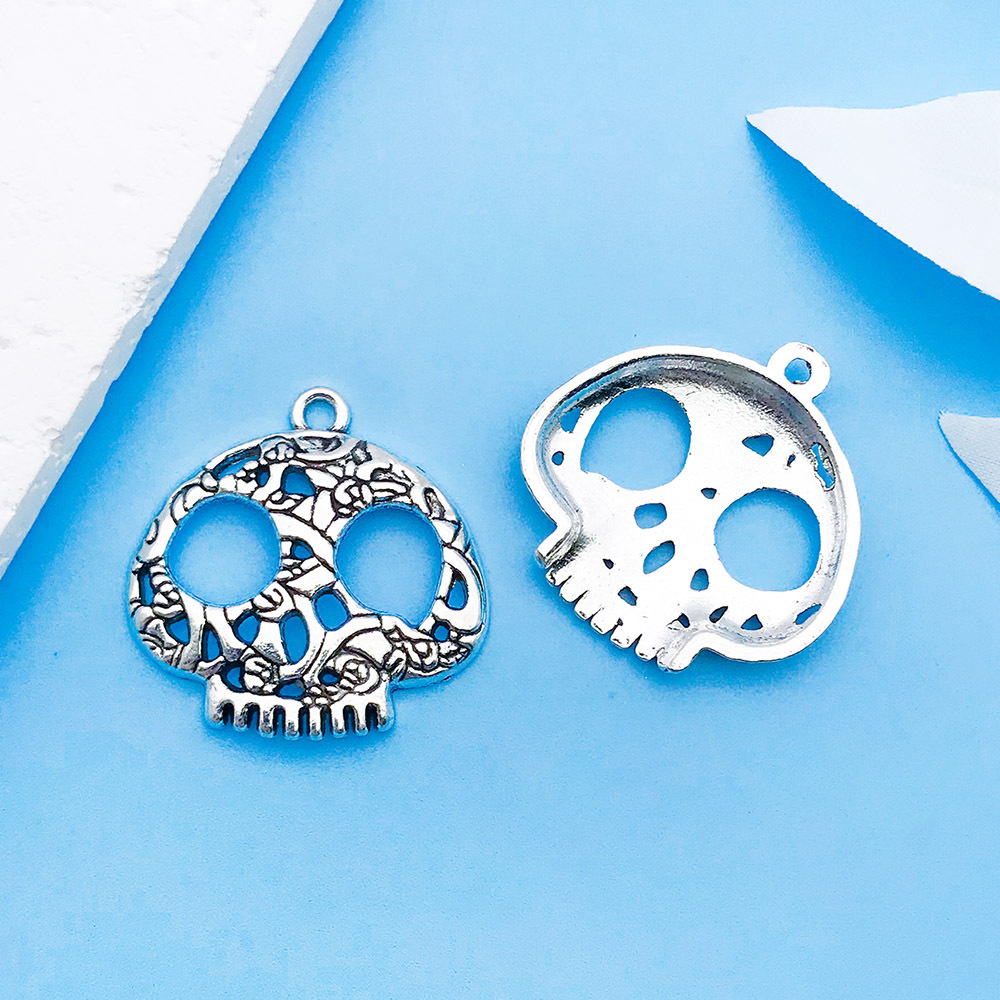 2:1 Ancient Silver Halloween Skull 27x27mm-3166-3g