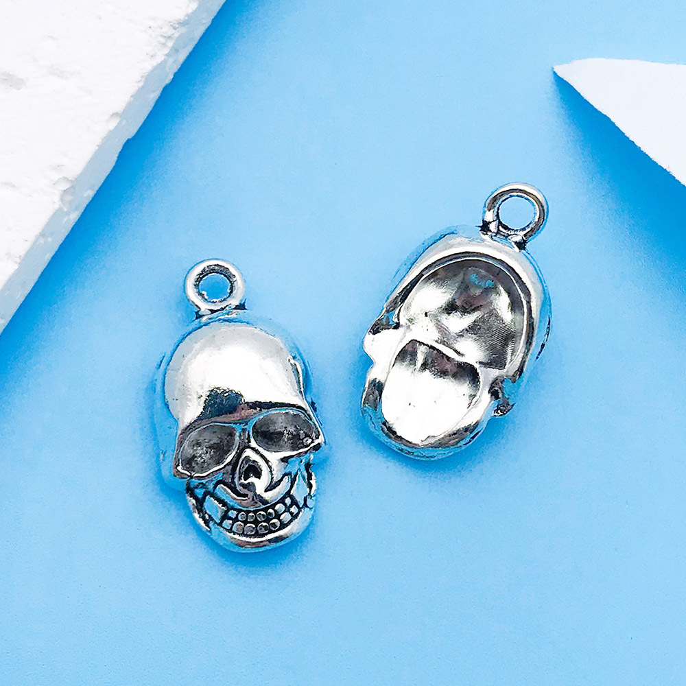 3:1 Ancient Silver Halloween Skull 12x20mm-3341-3.1g