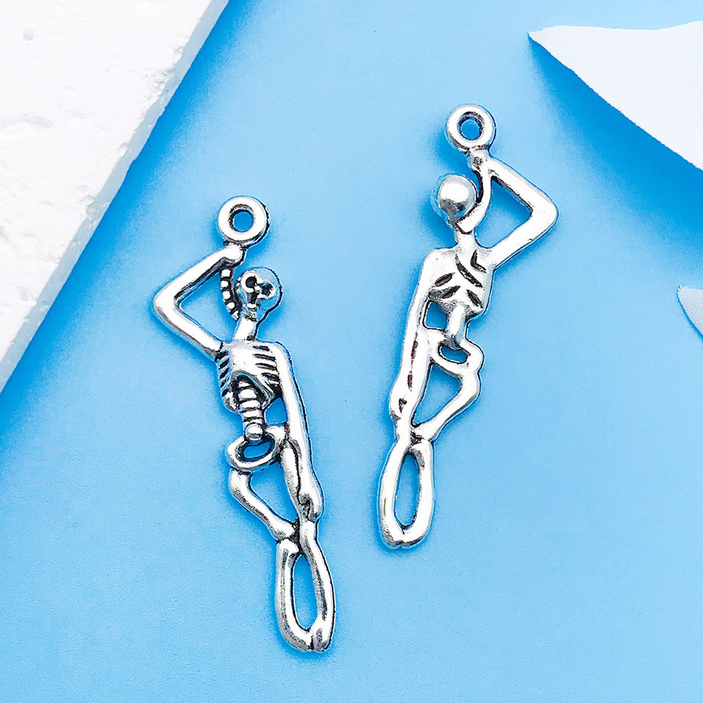 4:1 Ancient Silver Halloween Hanging Skull 12x43mm-5592-2g