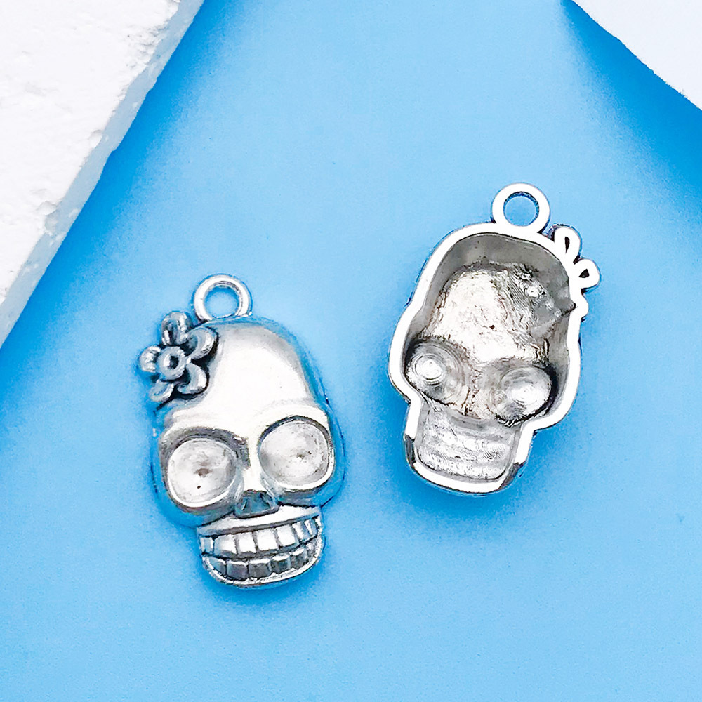 5:1 Ancient Silver Halloween Skull with Flowers 13x21mm-5804-1.7g