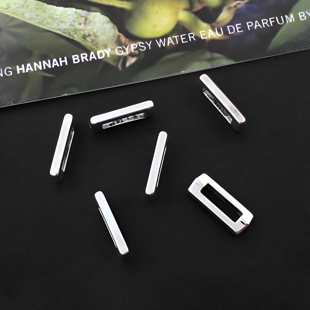 10:1 ancient silver perforated letter I-5x10mm-0.3g