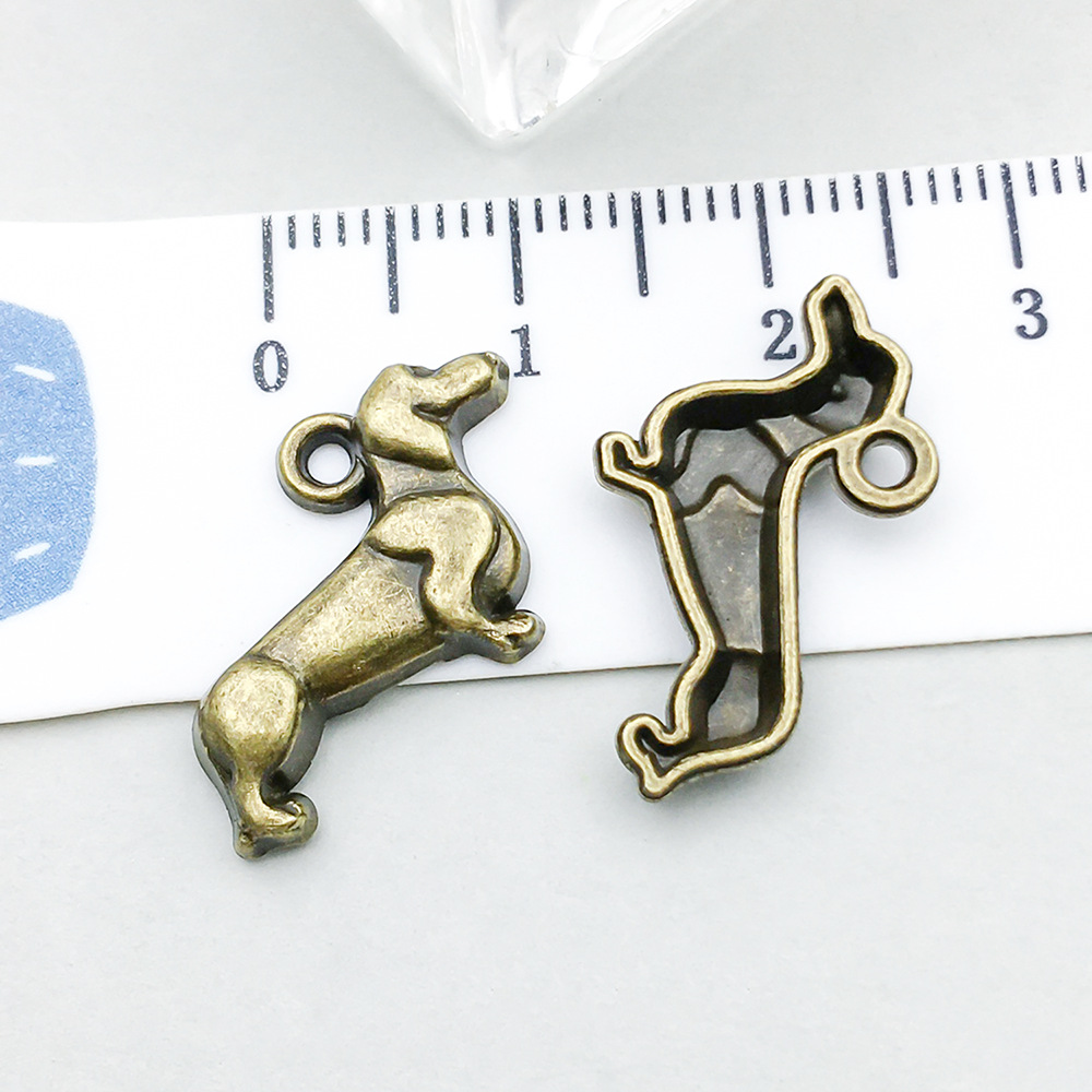 10:1 ancient green short-legged dog 13*19mm-0.9g-20576