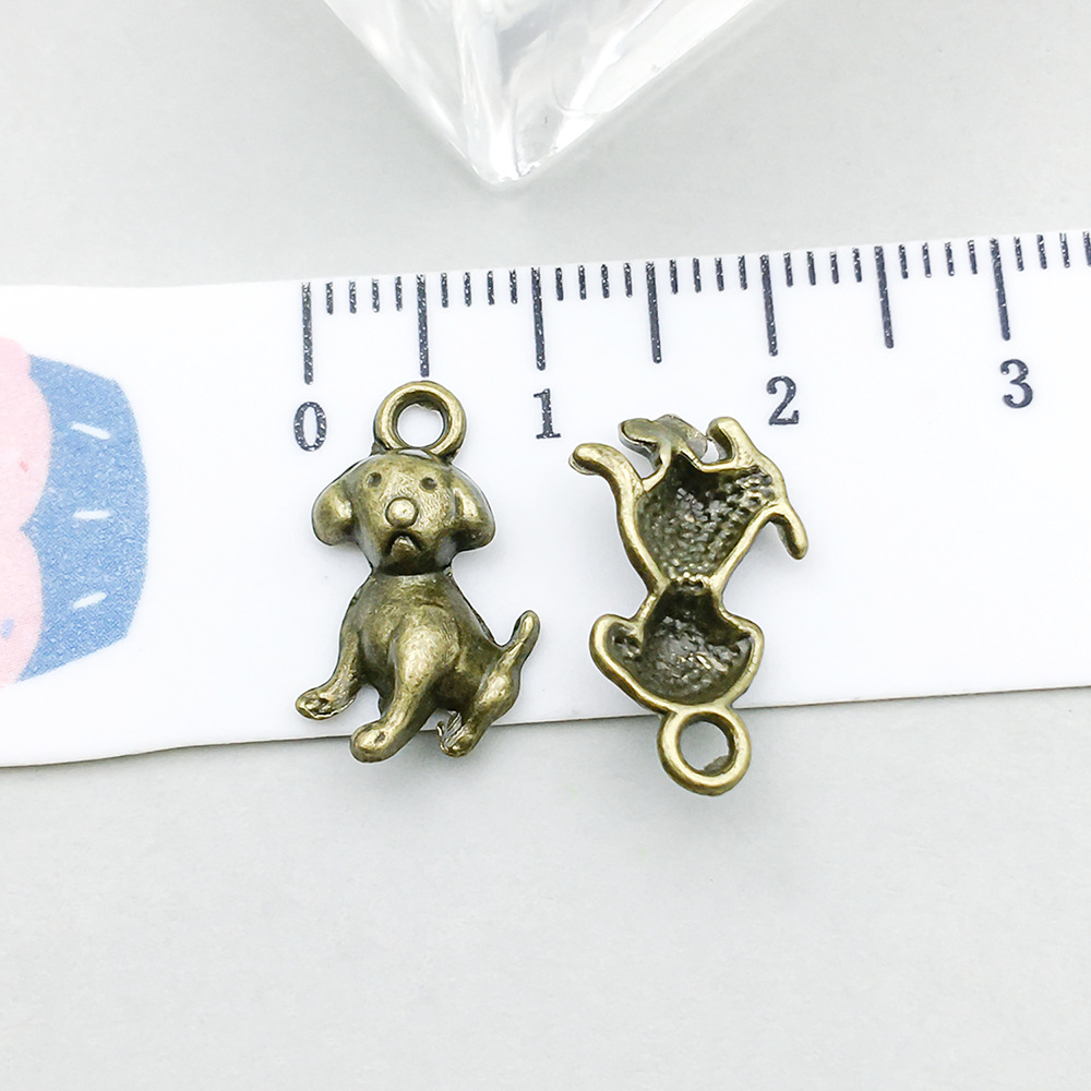 12:1 ancient green sitting dog 17*10mm-0.7g-20578