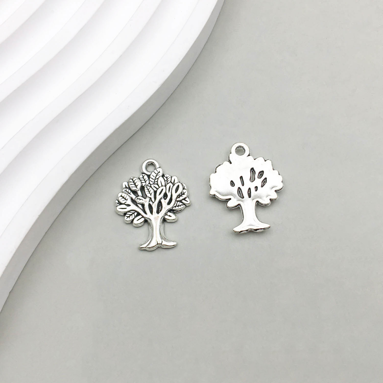 2:1 Ancient silver life tree 17*22mm-1.6g-2570